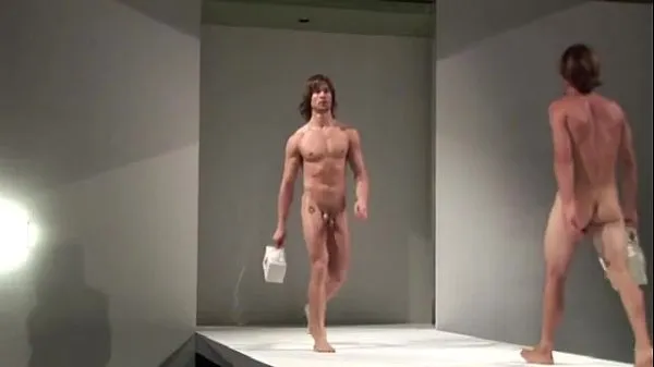 نئی Naked hunky men modeling purses کل موویز