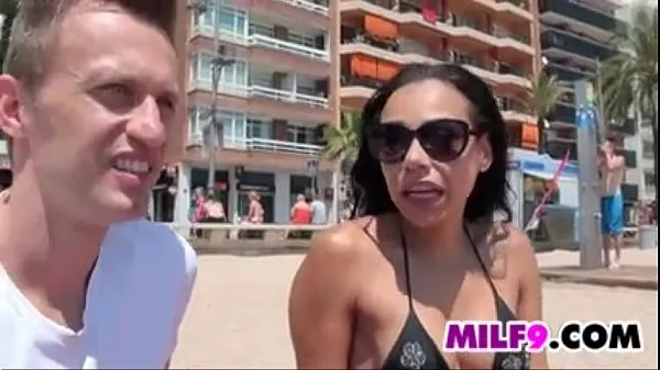 Nuovi MILF From The Beach Loves To Do Anal film in totale