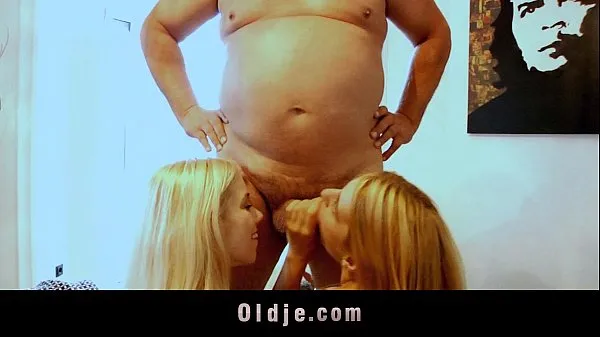 Skupno Fat old man rimmed and sucked by two blonde teens novih filmov