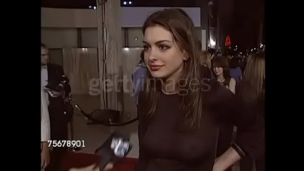 Nya Anne Hathaway in her infamous see-through top filmer totalt