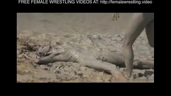 Nové filmy celkem Girls wrestling in the mud