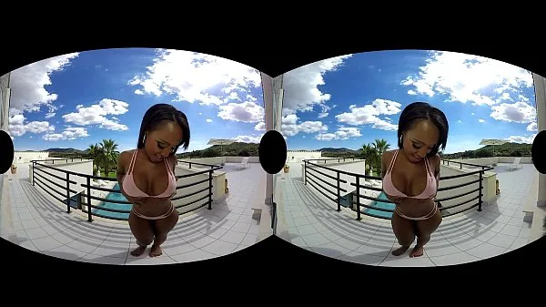 Skupno Noemilk Is A Juicy Latina Who Shows You All In VR novih filmov