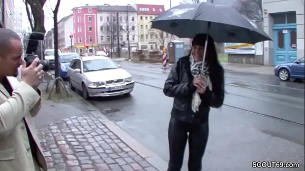 Skupno Teeny is approached on the street and fucked for money novih filmov
