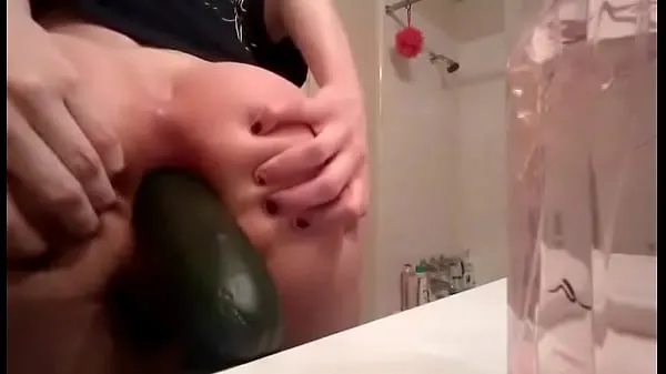 새로운 총 Young blonde gf fists herself and puts a cucumber in ass개의 영화