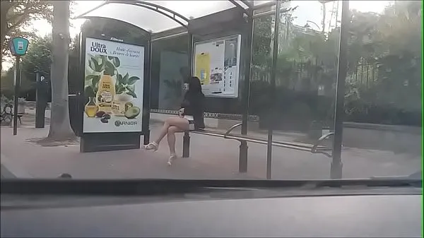 Nye bitch at a bus stop film i alt