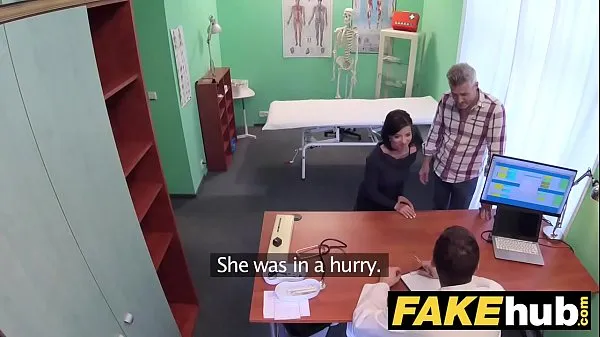 새로운 총 Fake Hospital Czech doctor cums over horny cheating wifes tight pussy개의 영화