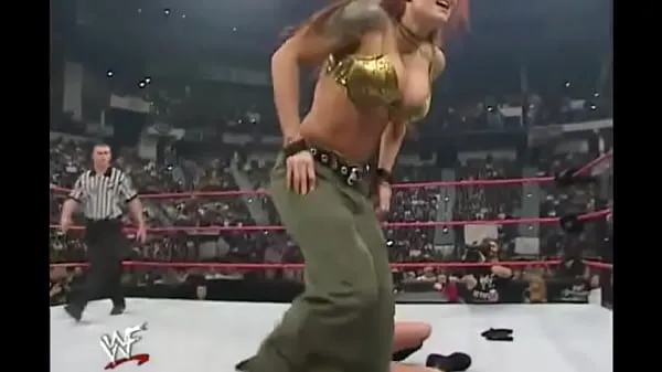 Nye WWE Diva Trish Stratus Stripped To Bra & Panties ( Raw 10-23-2000 filmer totalt