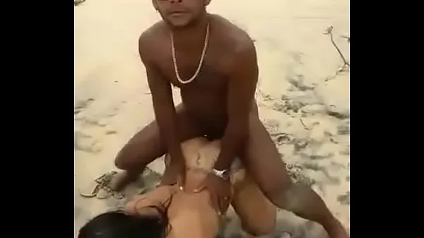 Nye Fucking on the beach film i alt