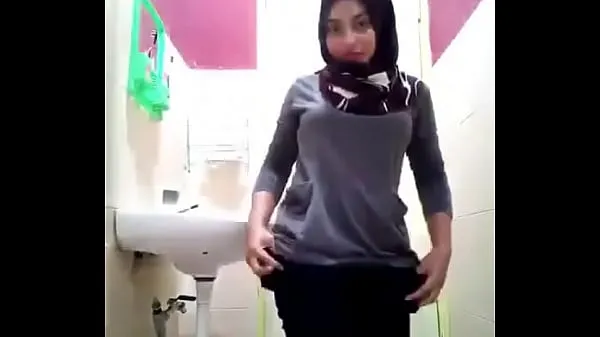 Nye Aunt hijab masturbates in hot bathroom film i alt