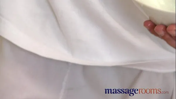 新的Massage Rooms Mature woman with hairy pussy given orgasm共有电影