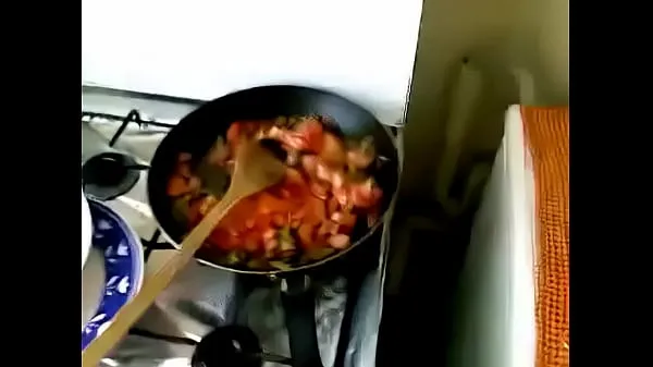 Skupno Desi bhabhi sucking while cooking novih filmov