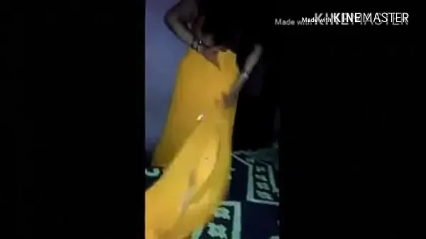 نئی Indian hot horny Housewife bhabhi in yallow saree petticoat give blowjob to her bra sellers کل موویز