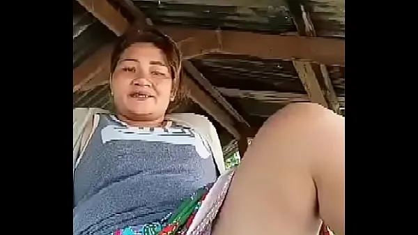 新的Thai aunty flashing outdoor共有电影