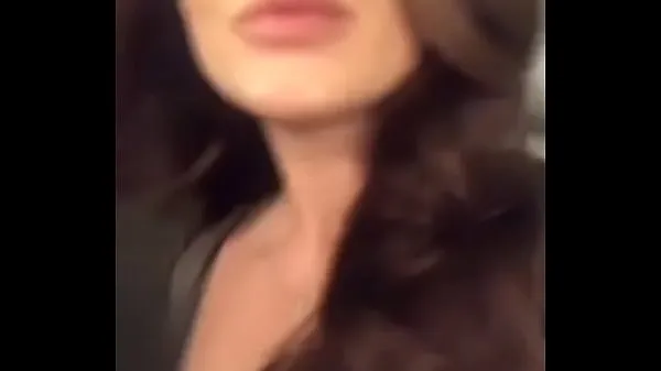 Nye I checked my 's cell phone and found a video where she shows her tits and pussy filmer totalt