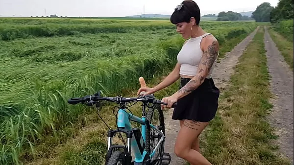 Skupno Premiere! Bicycle fucked in public horny novih filmov
