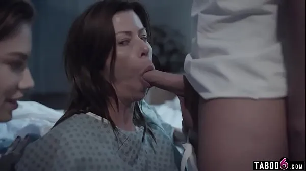 Nuevas Huge boobs troubled MILF in a 3some with hospital staff películas en total
