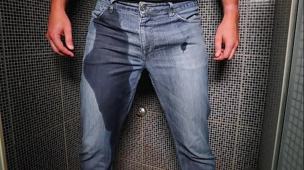 Guy pee inside his jeans and cumshot on end total Film baru