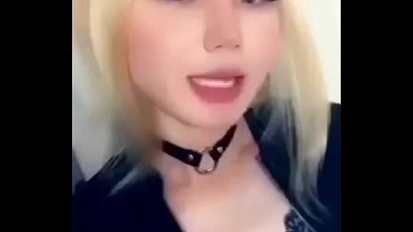 新的Blond s. slut gagging on a huge dildo (someone knows her name共有电影