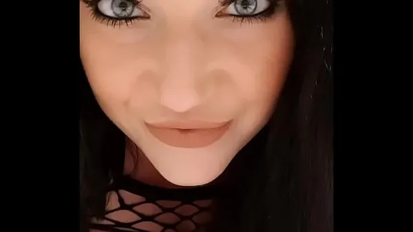 Nye up close and personal with harmony reigns stare deep into her pretty blue eyes and hear her sexy british accent filmer totalt