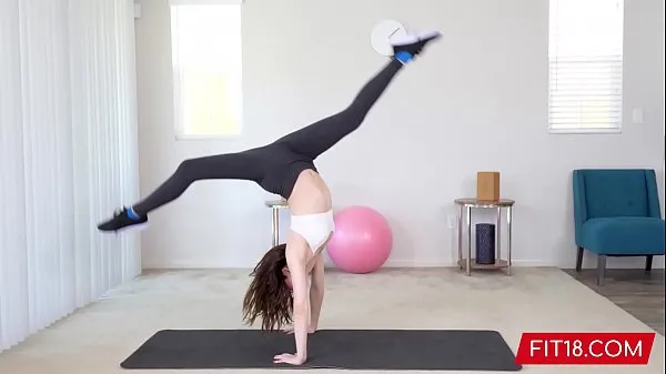 새로운 총 FIT18 - Aliya Brynn - 50kg - Casting Flexible and Horny Petite Dancer개의 영화