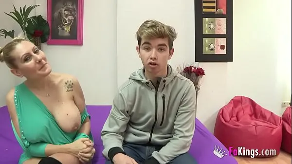 Tổng cộng Nuria milf and her BIG TITS will fuck a twink that "could be her son". A sex lesson this ROOKIE won't forget phim mới