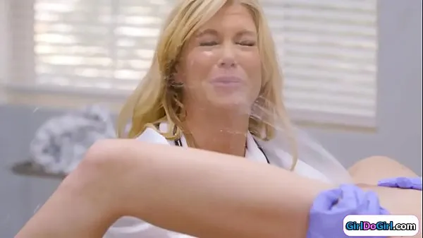 New Unaware doctor gets squirted in her face total Movies
