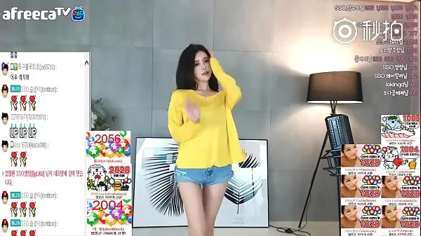 Skupno Yi Suwan's big-chested T-shirt can't cover it, and she wears hot pants sexy and seductive dance live broadcast public account [喵贴 novih filmov