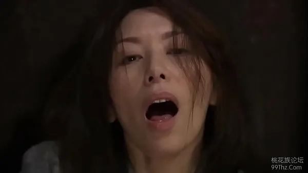Nya Japanese wife masturbating when catching two strangers filmer totalt