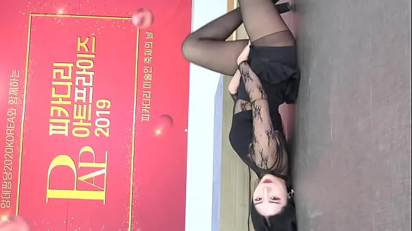 New Public account [喵泡] Korean short-haired girl in black silk skirt sexy hot dance total Movies