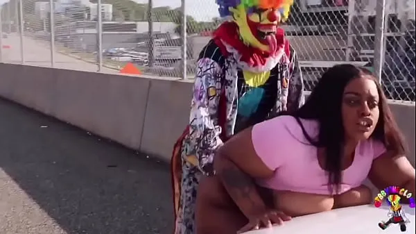 نئی Gibby The Clown Fucks Juicy Tee On Atlanta’s Most Popular Highway کل موویز