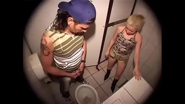 Nya Pervertium - Young Piss Slut Loves Her Favorite Toilet filmer totalt