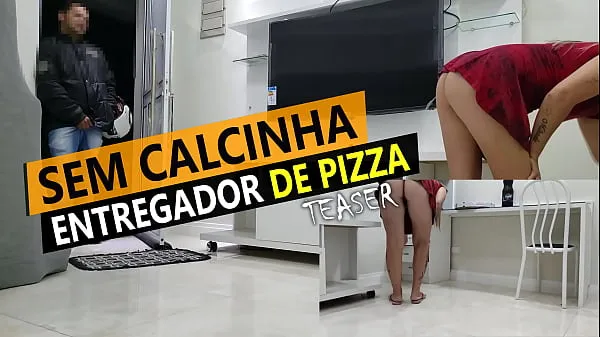 Novo total de Cristina Almeida receiving pizza delivery in mini skirt and without panties in quarantine filmes