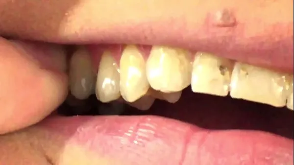 Łącznie nowe Mouth Vore Close Up Of Fifi Foxx Eating Gummy Bears filmy