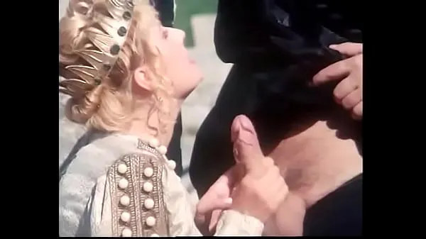 نئی Queen Hertrude proposes her husband, king of Denmarke to get into the spirit of forthcoming festal day کل موویز