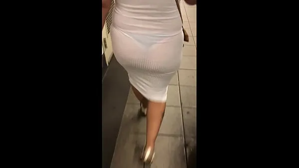 Nye Wife in see through white dress walking around for everyone to see filmer totalt