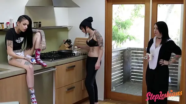 New Emo Nikki Hearts And Leigh Raven Love To Try A Strap-On total Movies