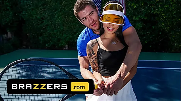 Novo total de Xander Corvus) Massages (Gina Valentinas) Foot To Ease Her Pain They End Up Fucking - Brazzers filmes
