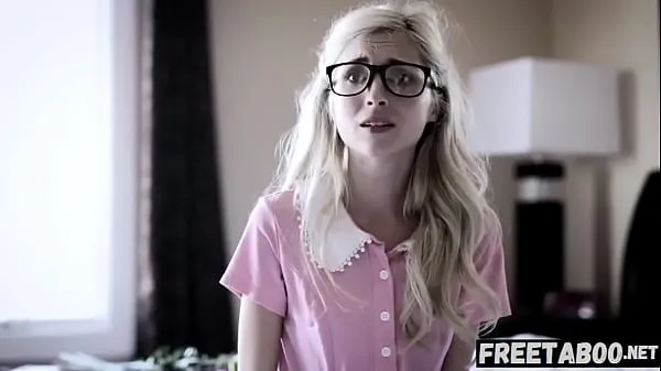 Összesen Nerdy Teen In Glasses Gets Gangbanged To Save Her Bf - Full Movie On új film