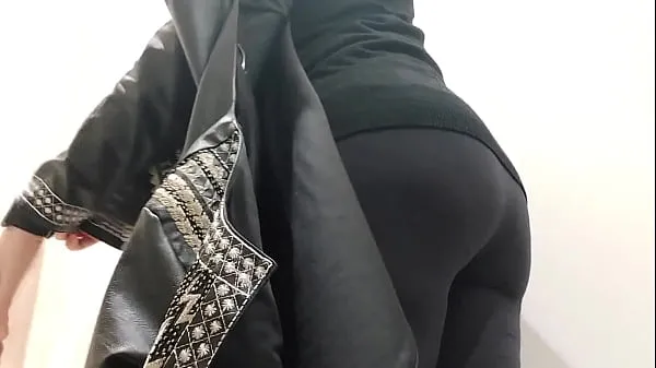 Nye Your Italian stepmother shows you her big ass in a clothing store and makes you jerk off filmer totalt
