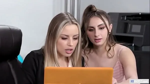 Nye Sexy IT girl and intern having sex - Penelope Kay and Anna Claire Clouds filmer totalt