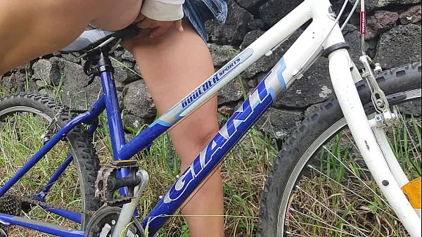Nya Student Girl Riding Bicycle&Masturbating On It After Classes In Public Park filmer totalt