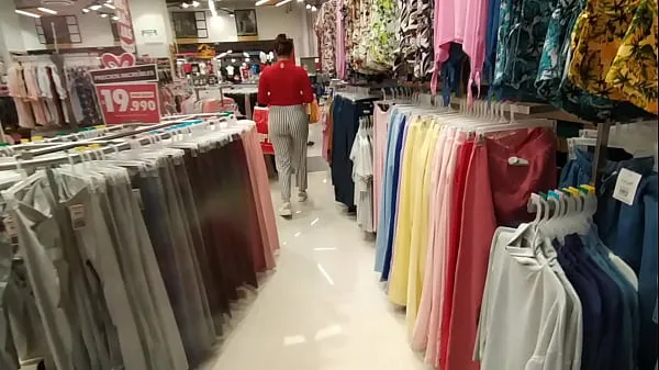 نئی I chase an unknown woman in the clothing store and show her my cock in the fitting rooms کل موویز