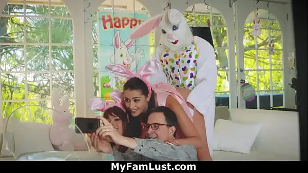 نئی Stepbro in Bunny Costume Fucks His Horny Stepsister on Easter Celebration - Avi Love کل موویز
