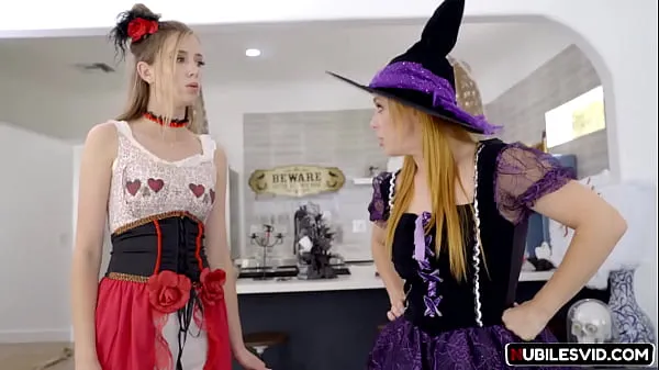 Tổng cộng Milf Teach Porn S11-E7 Haley Reed, Penny Pax In Dick Trick or Treat phim mới