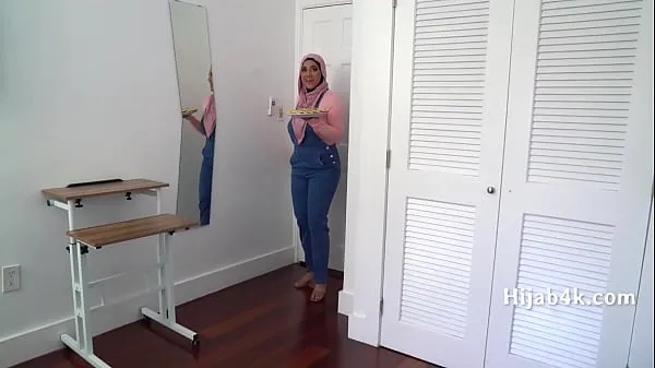 Nieuwe Corrupting My Chubby Hijab Wearing StepNiece films in totaal