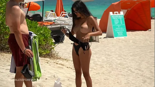 Nieuwe Huge boob hotwife at the beach films in totaal