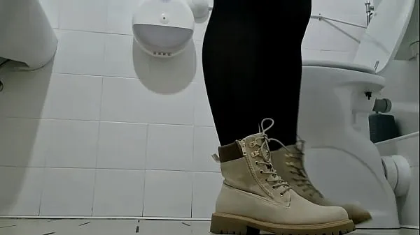 Nieuwe Great collection of pee in public toilet films in totaal