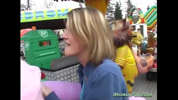 Nové filmy celkem cute Chick rides tool in fun park