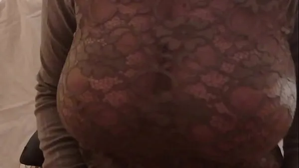 Neue insgesamt Brüste in einem durchsichtigen Sweatshirt an der Universität - DepravedMinx Filme