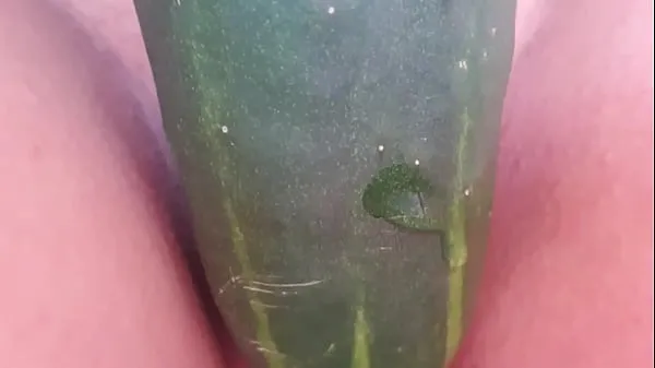 IT WAS HOT, I OPENED MY LEGS WELL WITHOUT PANTIES WITH MY SHAVED PUSSY, I GOT THE CUCUMBER WHICH WAS VERY WET AND I PUT IT IN THE BIG PUSSY I HAVE, AND I ROSE A LOT. A DELIGHT Jumlah Filem baharu